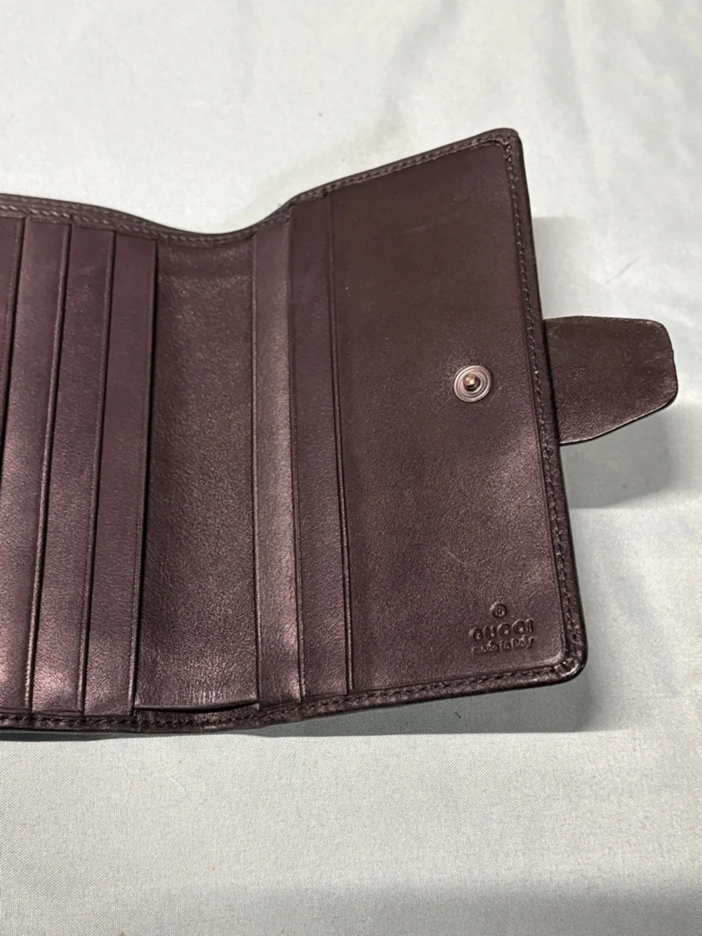 Vintage Gucci Black Smooth Leather Compact Wallet | Tom Ford Era - Picture 6 of 11